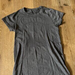 Lululemon Gray Swiftly Tech Short Sleeve Pullover T-Shirt Top Size 4